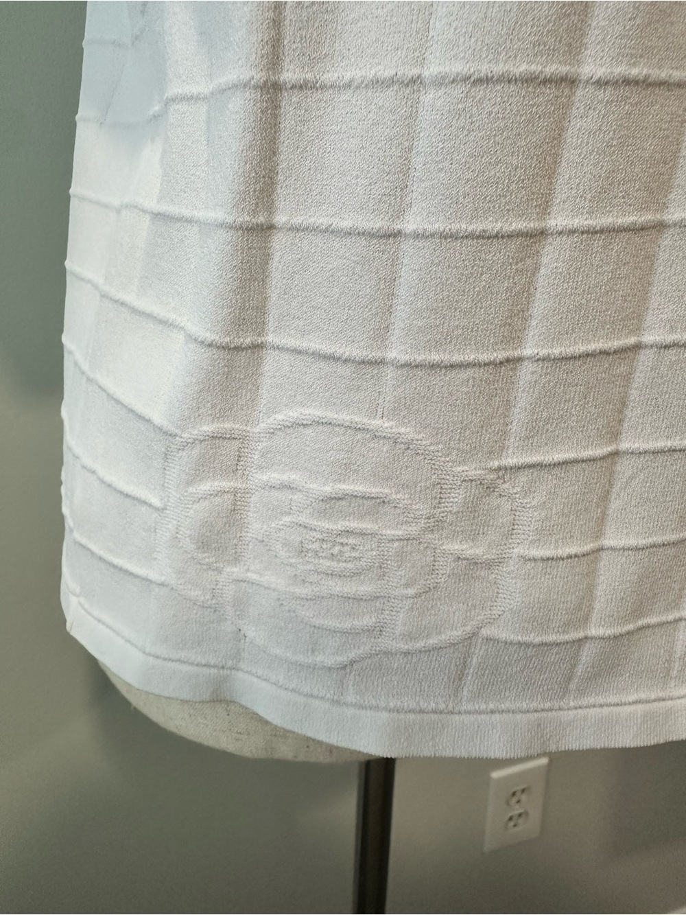 CHANEL Classic White Grid-
Texture Short Sleeve Top - Picture 3 of 9